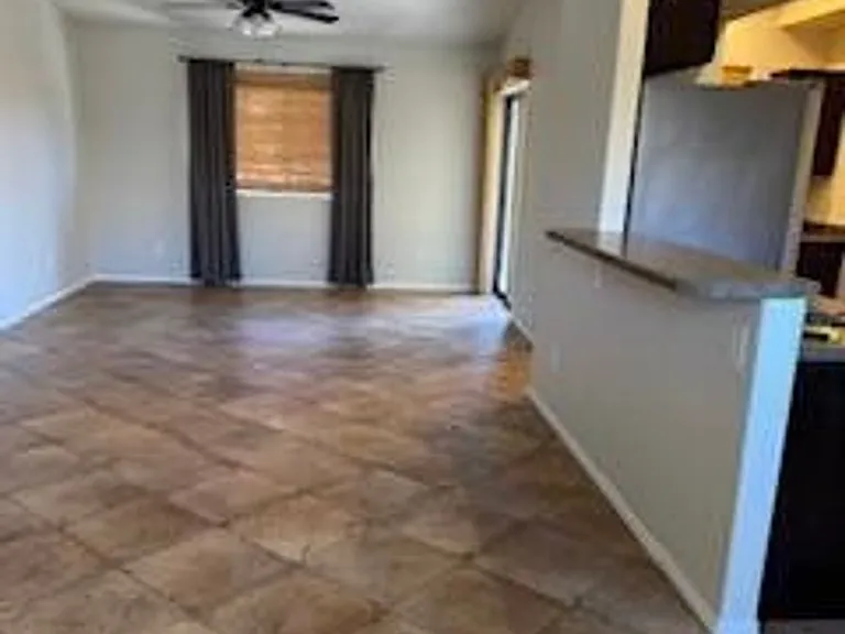 754 Skyview Ln — Photo 3