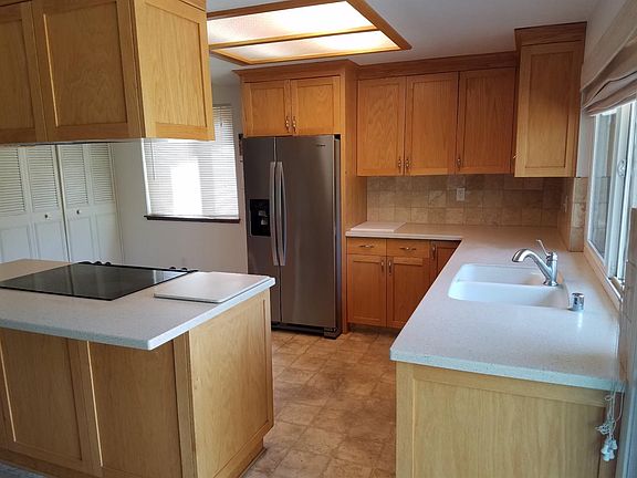 3rd image of 14 W Hacienda Ln