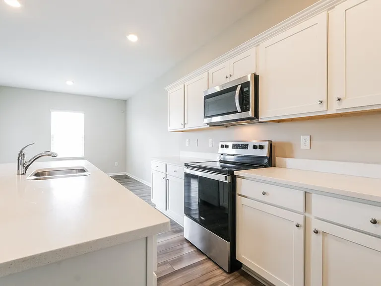 590 Knightsbridge Ln — Photo 6