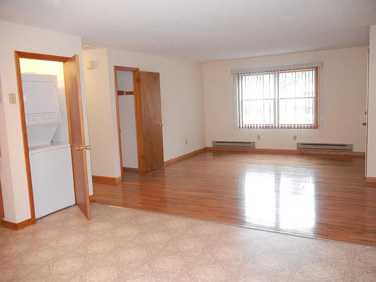 111 E 5th St #5 — Photo 6