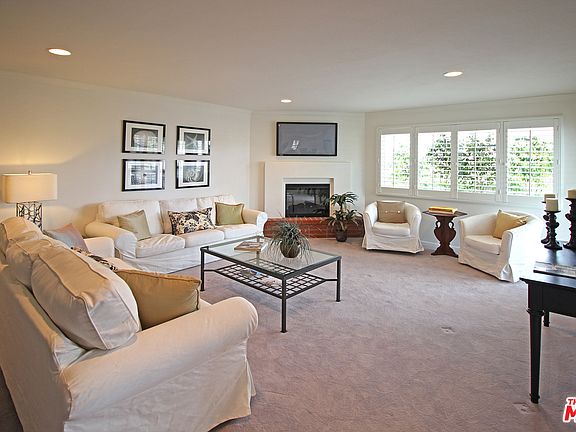 5th image of 930 California Ave Unit 203