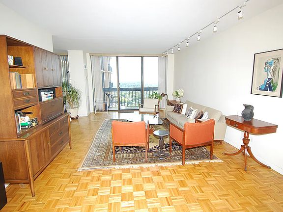 2nd image of 27010 Grand Central Pkwy APT 29S