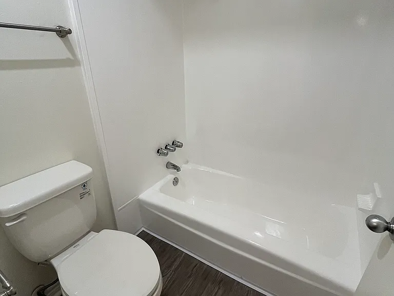 Pinetree Anaheim Apartments — Photo 11