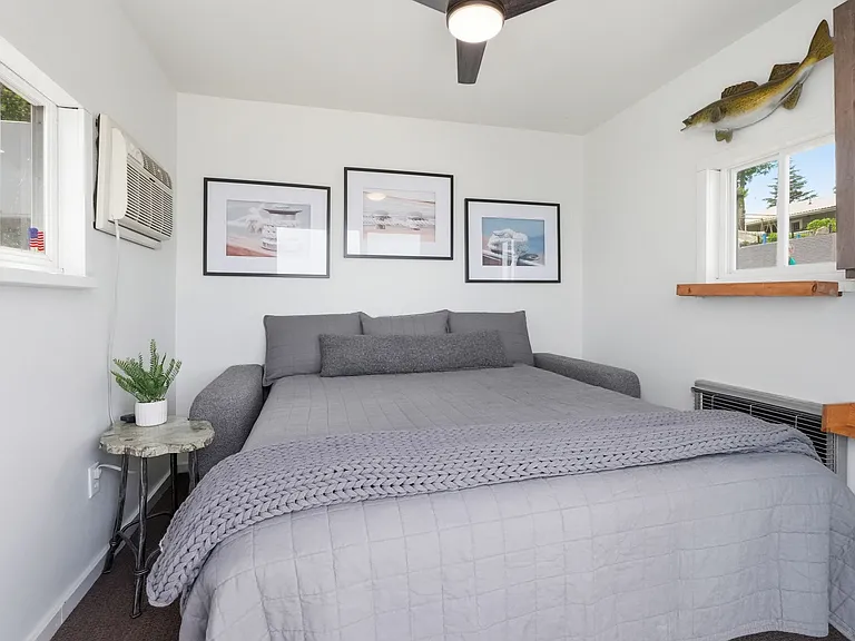 Queen bed fully extended.