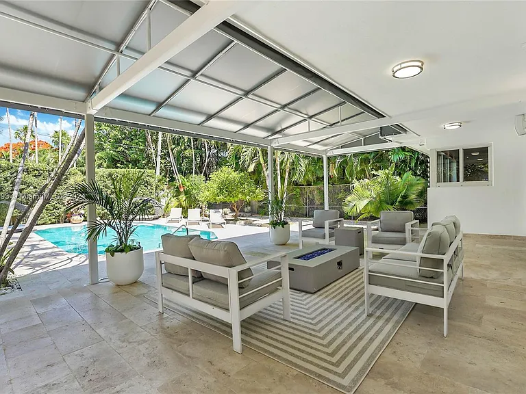 5910 N Bayshore Dr — Photo 33