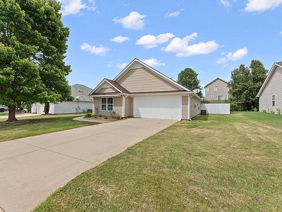 3rd image of 638 Branch View Dr