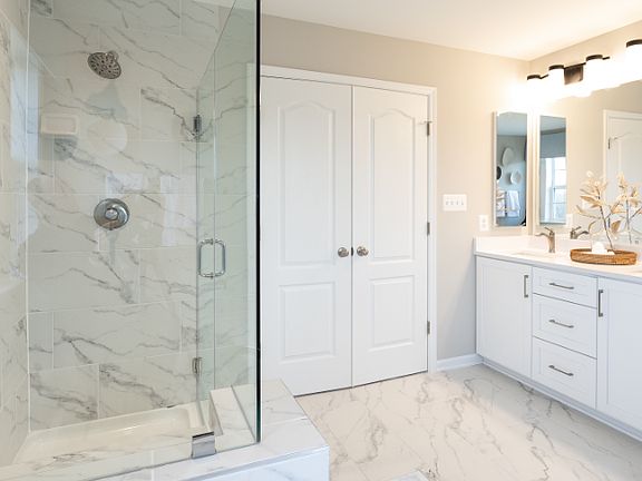 5th image of 300 Lexington Cir
