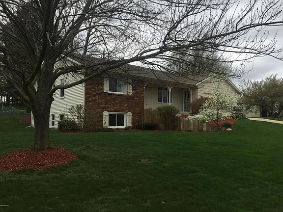 2nd image of 850 Woodspointe Dr SW