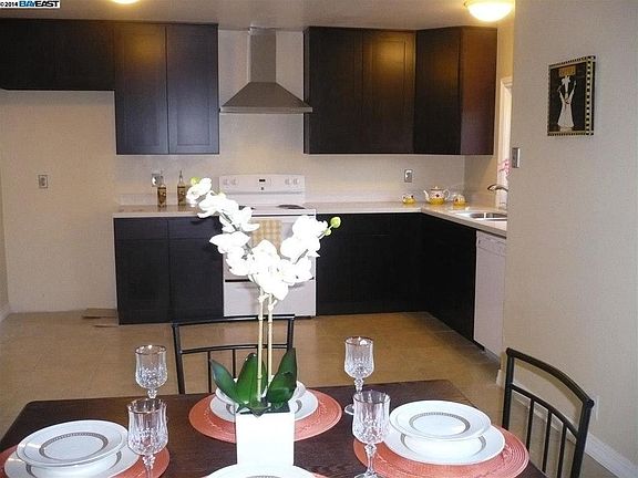 3rd image of 4270 Comet Cir #2