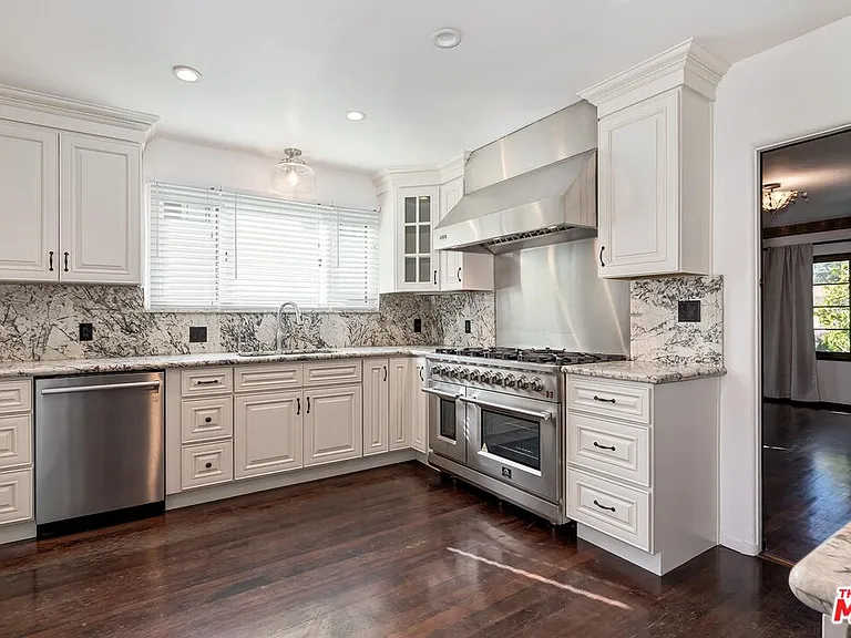 1304 San Vicente Blvd — Photo 7