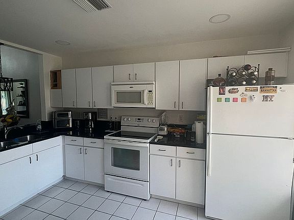 4th image of 7380 Pinewalk Dr S #37-8