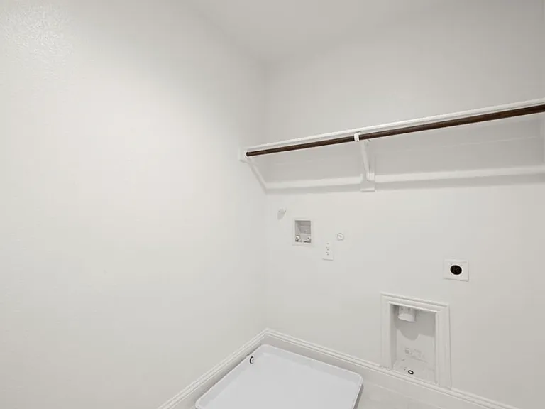 648 Sandiford Ct — Photo 12
