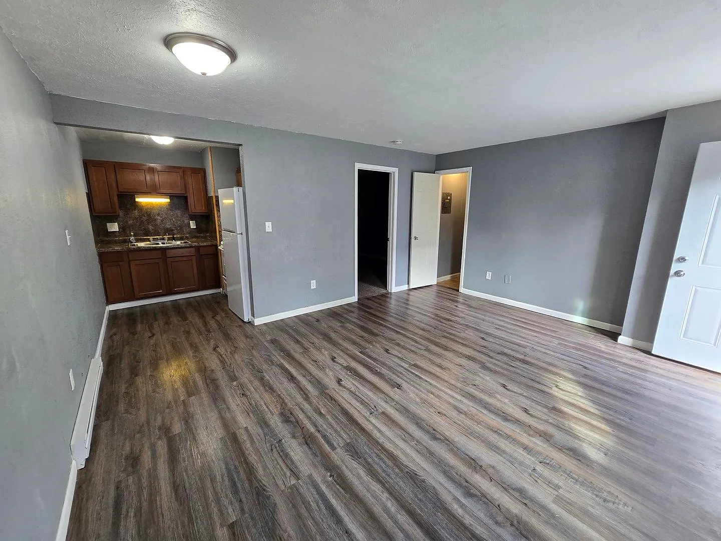 305 W Maple St — Photo 4