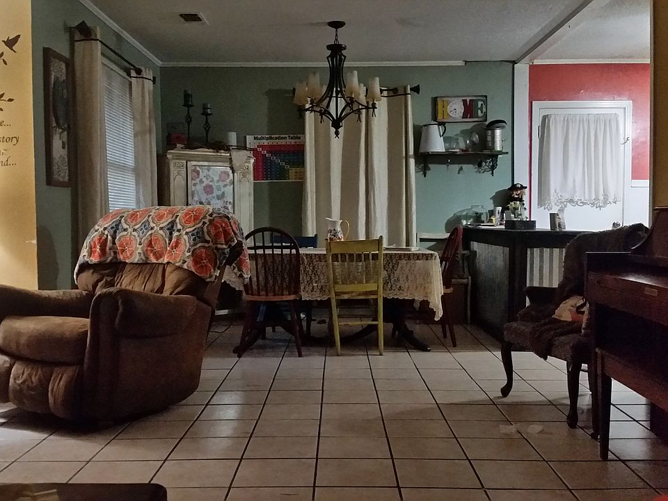 1st image of 10616 Holly Dr