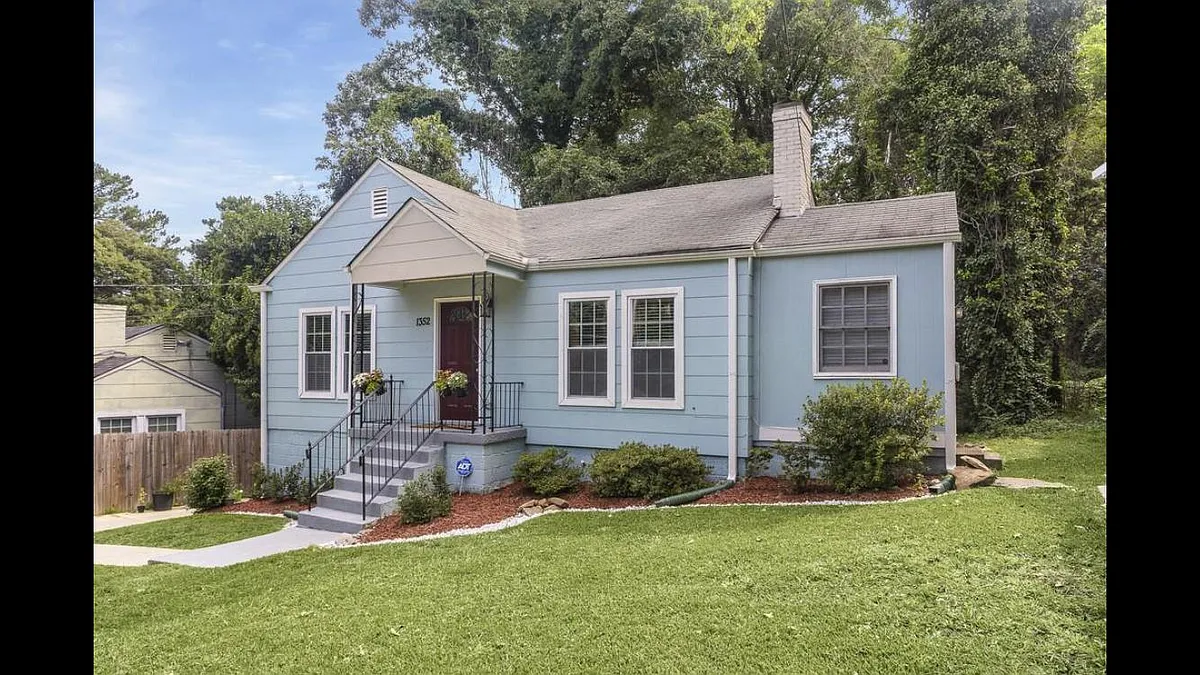 Building Photo - 1352 Lockhaven Cir SW