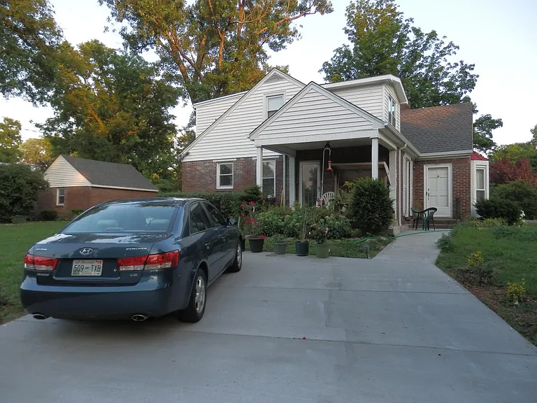 driveway / side entrance