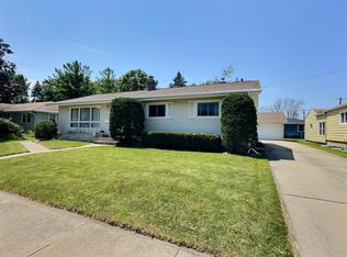 447 Hawk St, Oshkosh, WI 54902