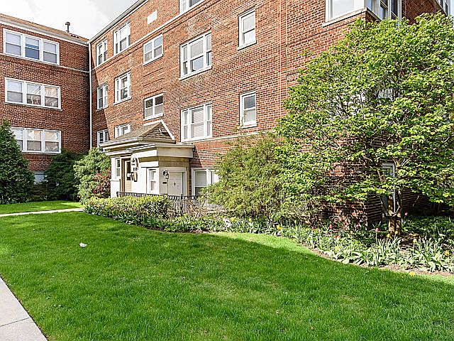 1st image of 2931 W Summerdale Ave APT 3