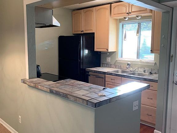 2nd image of 1401 N Pierce St APT 11