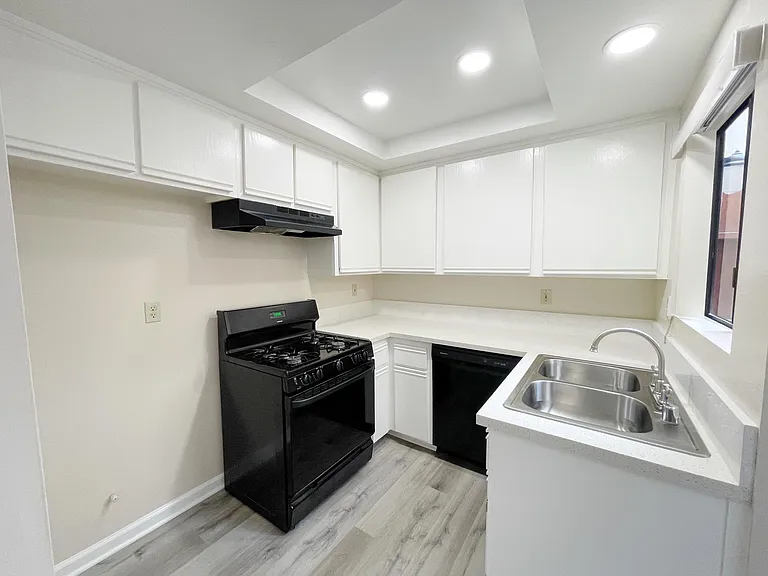 1206 Viola Ave — Photo 7