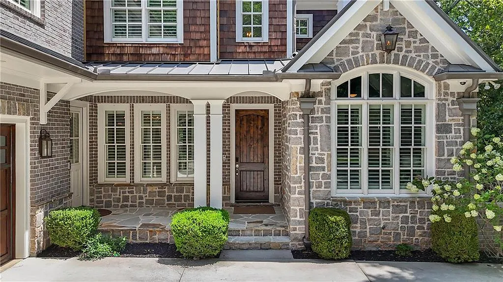 7 bed, 7.5 bath, 7777 sqft, $27,500 — Photo 2
