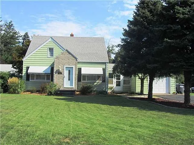 2704 Glendale Ave photo 1