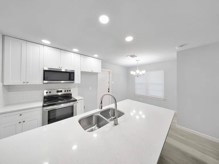 4243 Greystone Dr — Photo 5