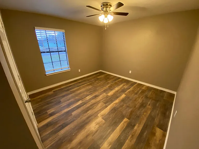1502 Daffan Ave — Photo 6
