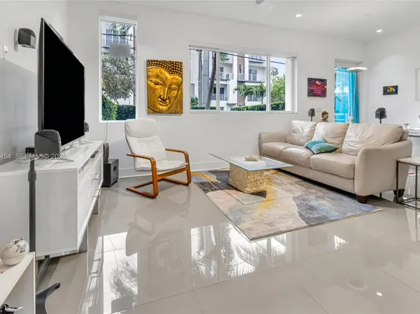 1045 NE 18th Ave #102, Fort Lauderdale, FL 33304