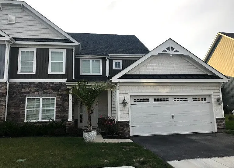 3 bed, 2.5 bath, 2600 sqft, $1,695 — Photo 1