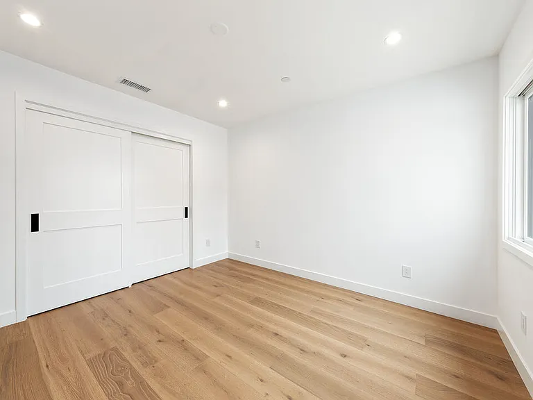 4285 La Salle Ave — Photo 15