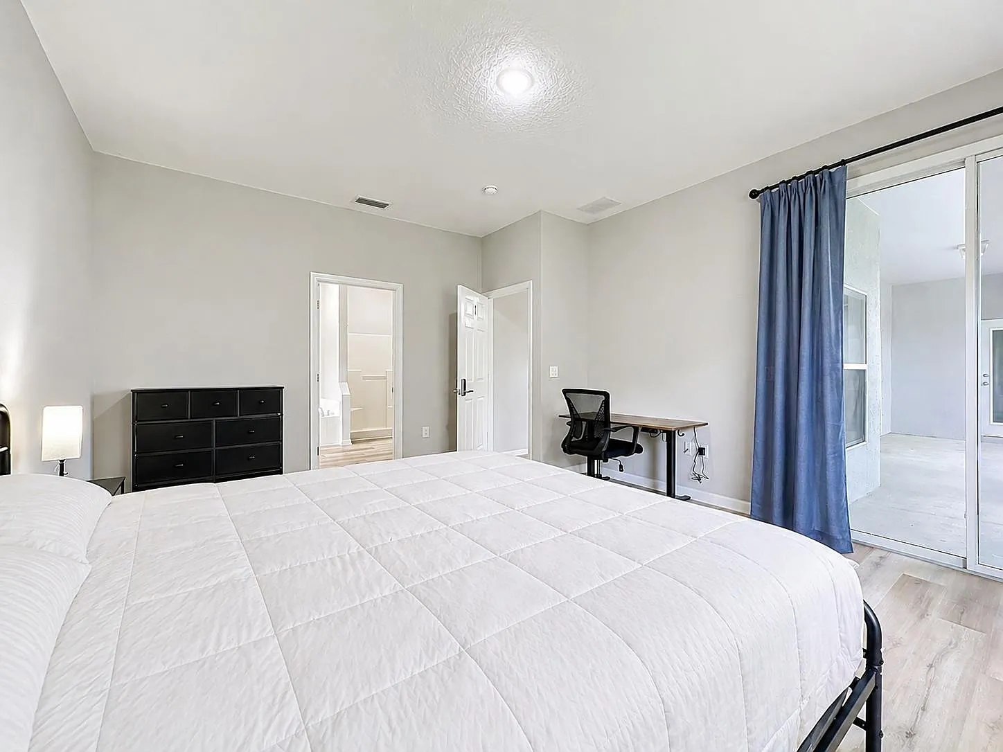 4 bed, 2.0 bath, 2235 sqft, $1,299 — Photo 2