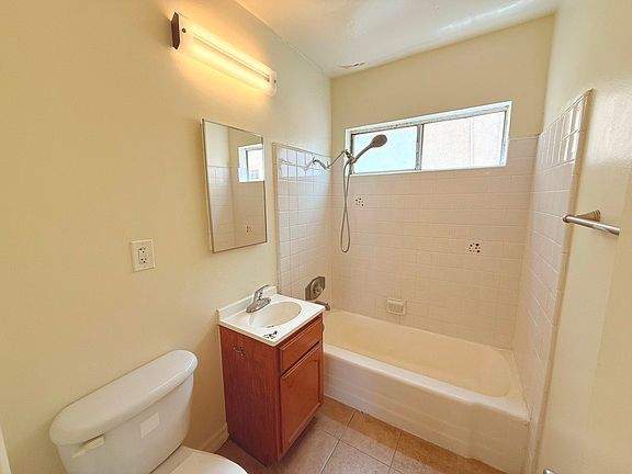 3rd image of 34 Wisconsin St