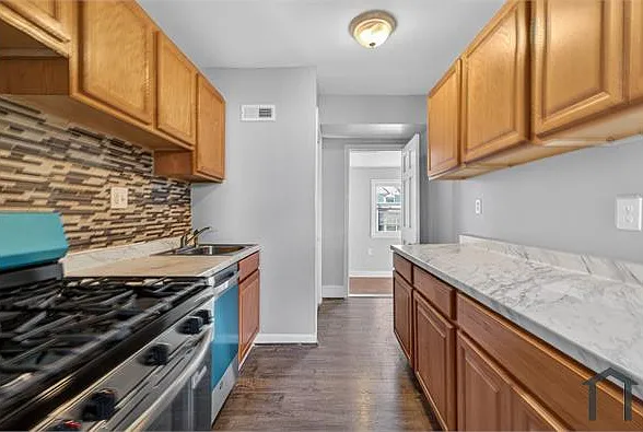 1235 Penn St NE #2 — Photo 13