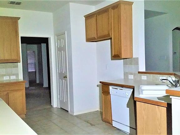 5th image of 905 Green Pond Dr