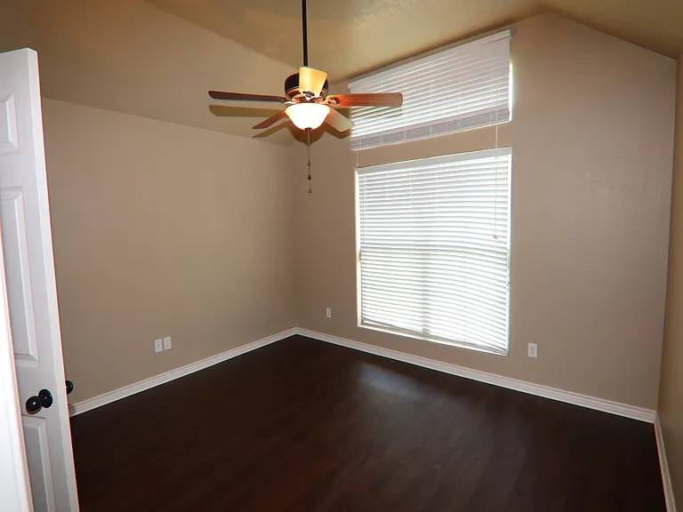 826 S Village Creek Pkwy — Photo 8