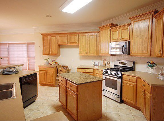 42" cabinets, island  with granite, gas stove/oven 