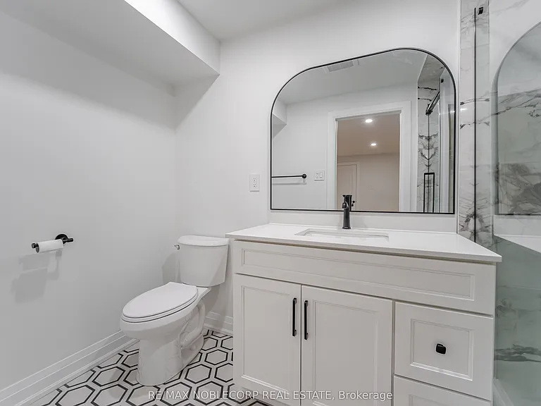 131 Dunstan Cres #LOWER — Photo 22