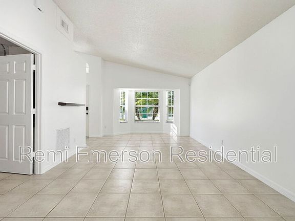 5th image of 13817 Valleybrooke Ln