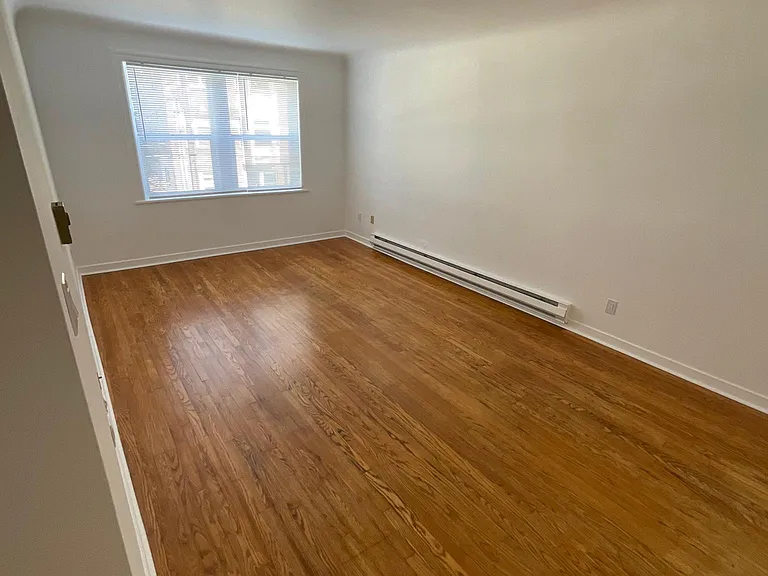 325 Summit Ave E #12 — Photo 4