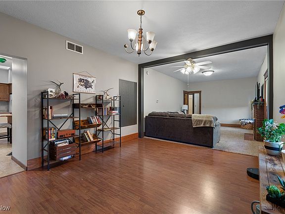 5th image of 529 Westview Dr