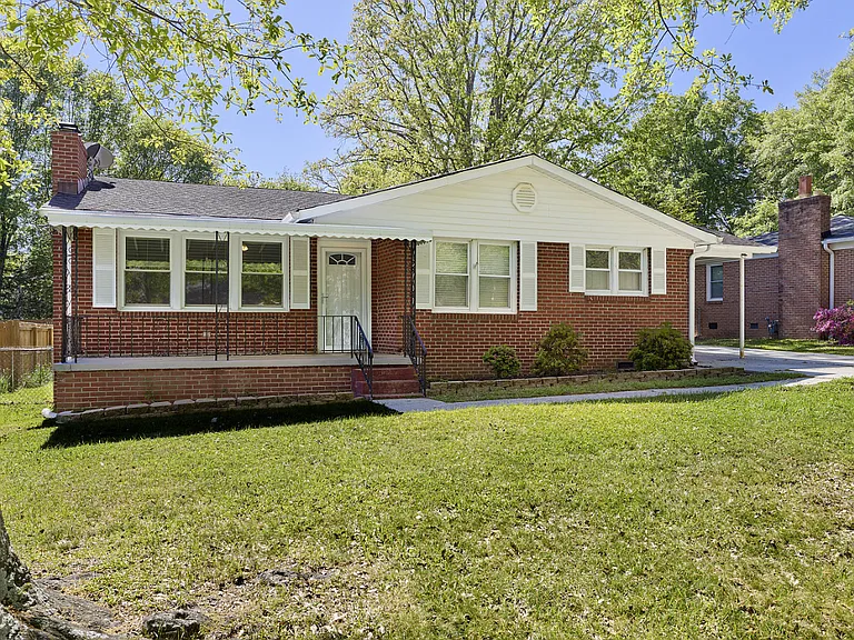 102 Tiffany Dr — Photo 1
