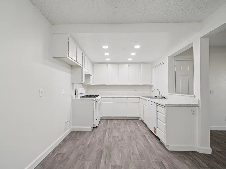 PepperTree Place — Photo 11