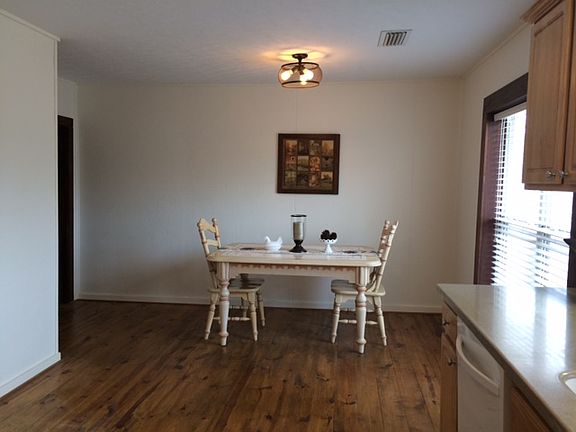 4th image of 420 N Main St