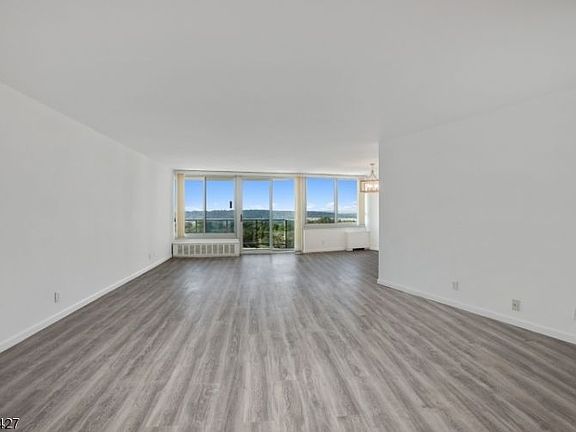 5th image of 1 Claridge Dr APT 421