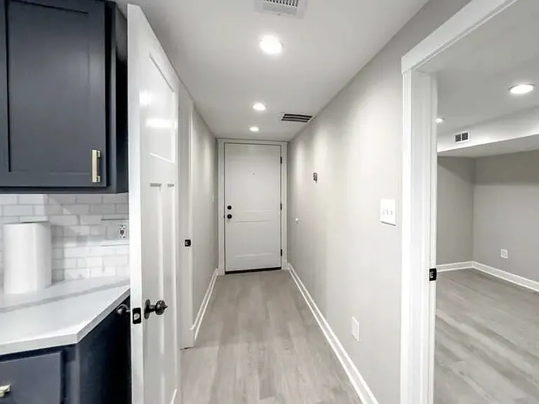 1540 N Hamlin Ave #G — Photo 7