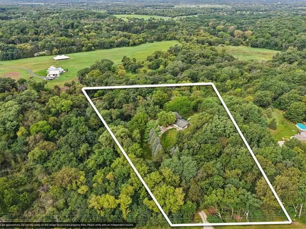W350S3525 Waterville ROAD, Oconomowoc, WI 53066