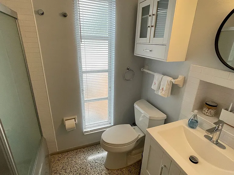 2832 Bay St — Photo 20