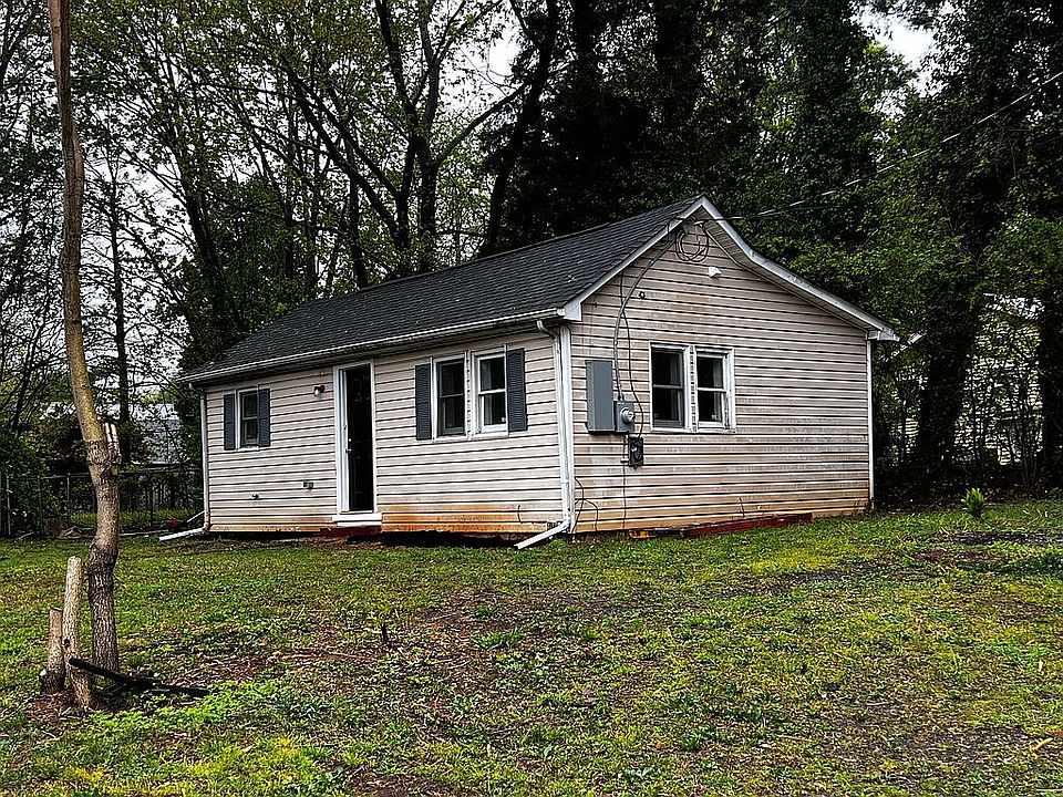 2nd image of 207 Polo Rd