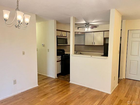 5th image of 7 Henley Dr